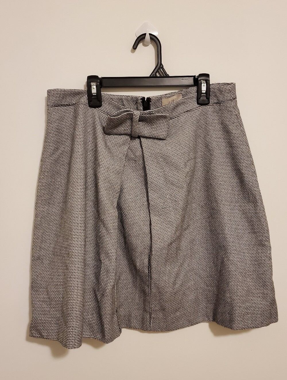 LOFT Plaid Skirt Black And Gray Bow Back Zip Checkered Size 10